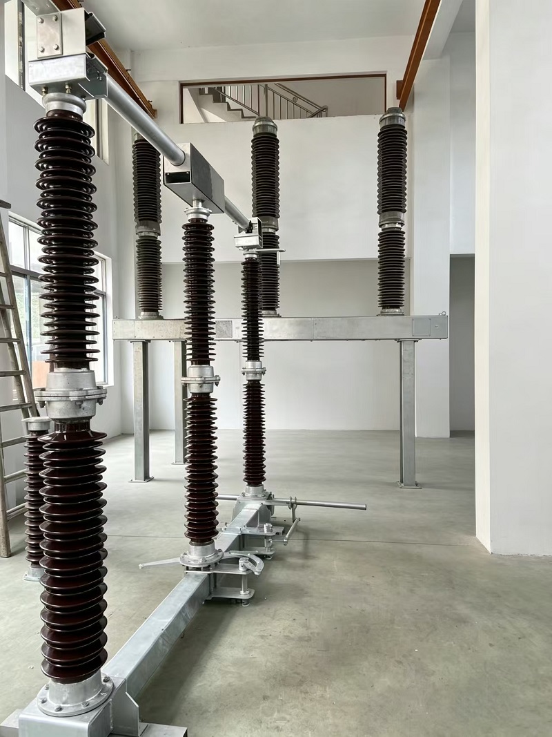 220 kV-scheidingsschakelaar voor toepassingen op hoogspanningsstations buitenshuis